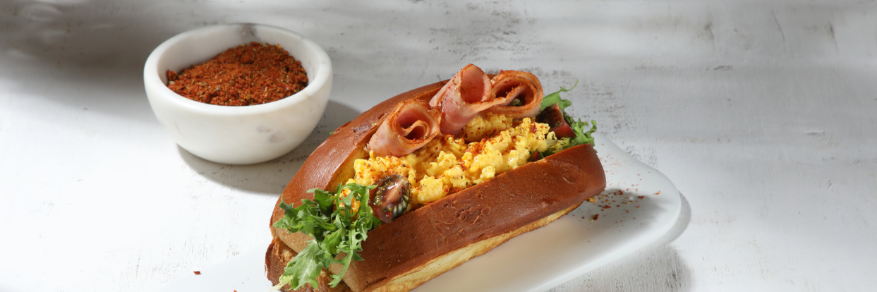 Lobster loaf with scrambled eggs and sunto sandwich cream