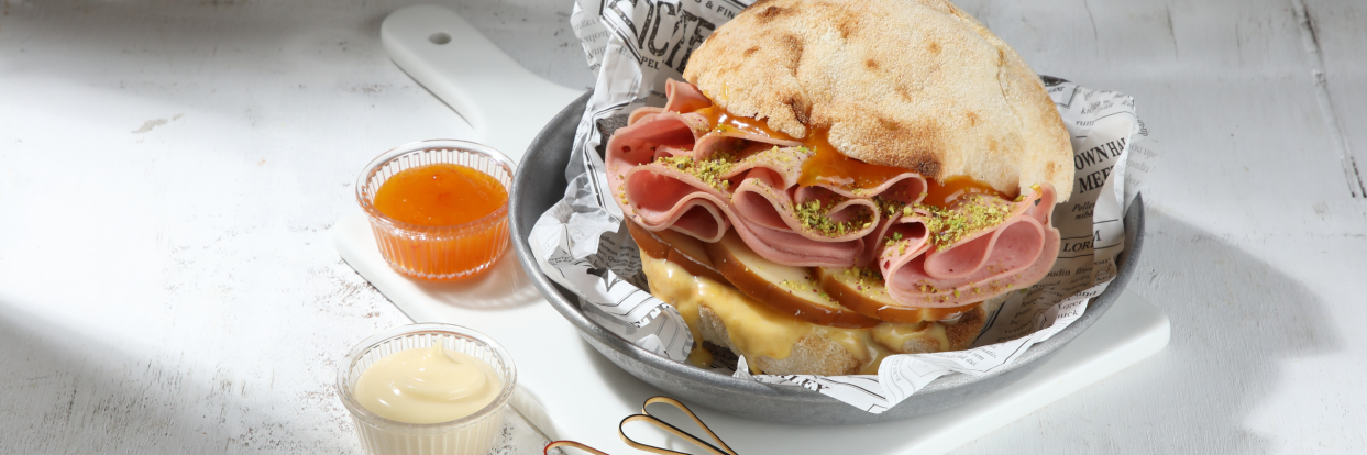 Panini with mortadella and chutney mango