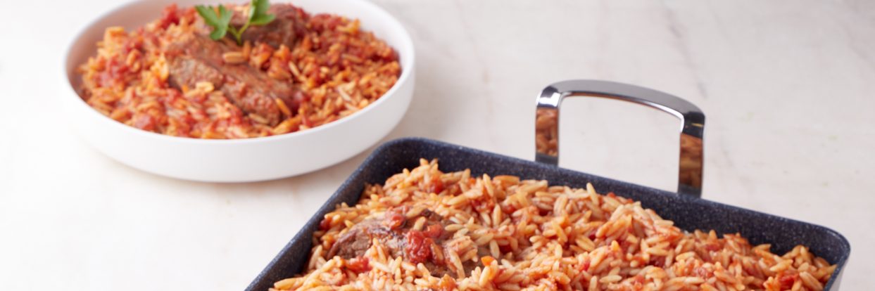 Veal giuvetsi in tomato sauce